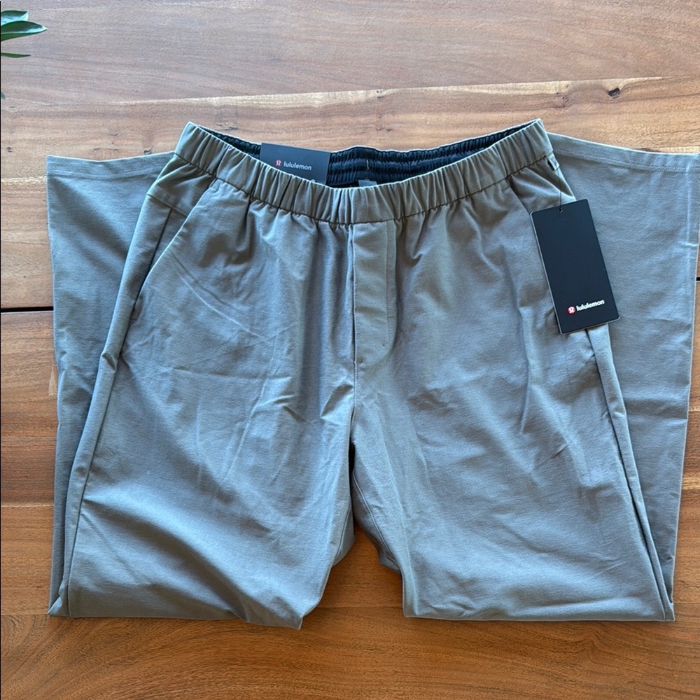 lululemon athletica Men's ABC Light Utilitech Pull-On Pant, size large